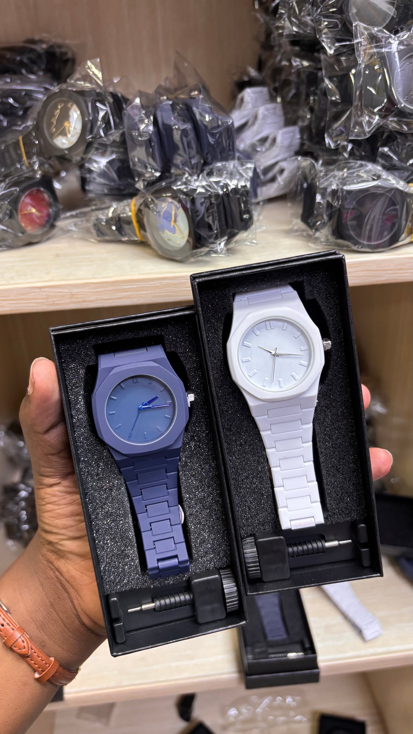 THE V WATCH (wholesale)