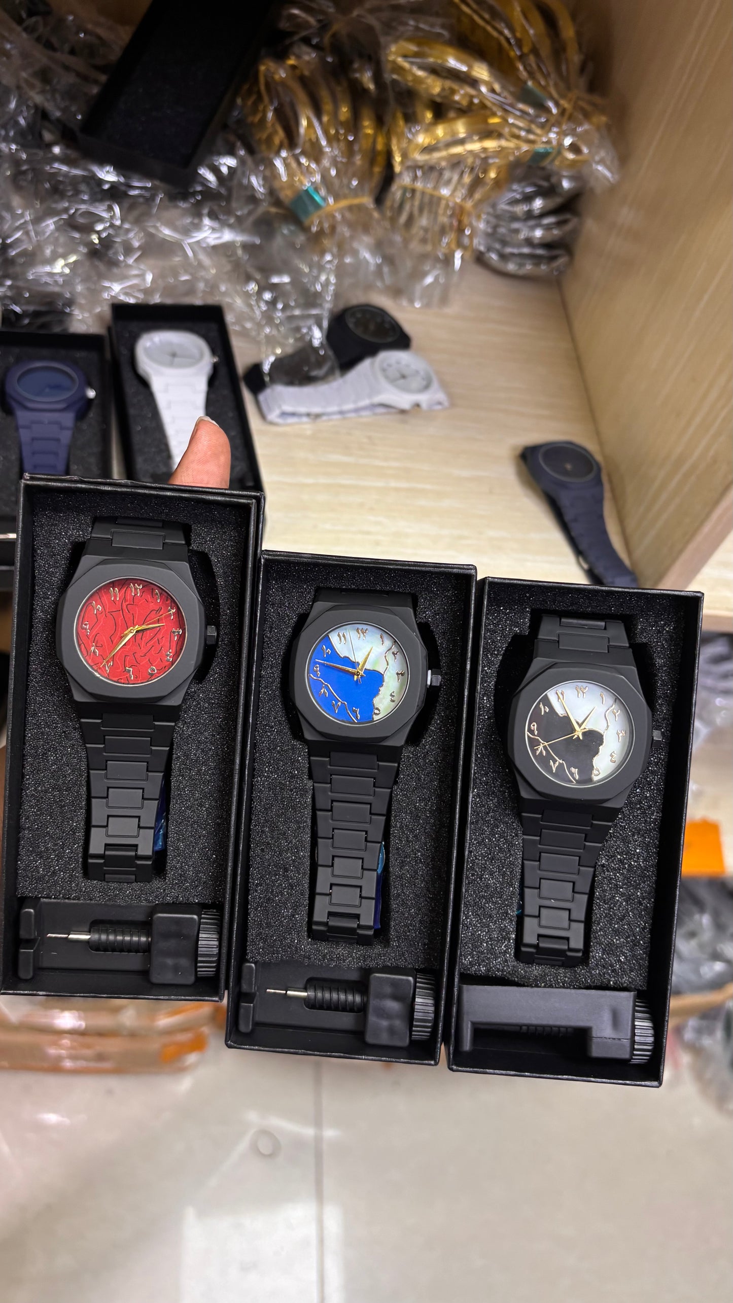 THE V WATCH (wholesale)